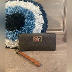 Michael Kors Brown monogram wallet